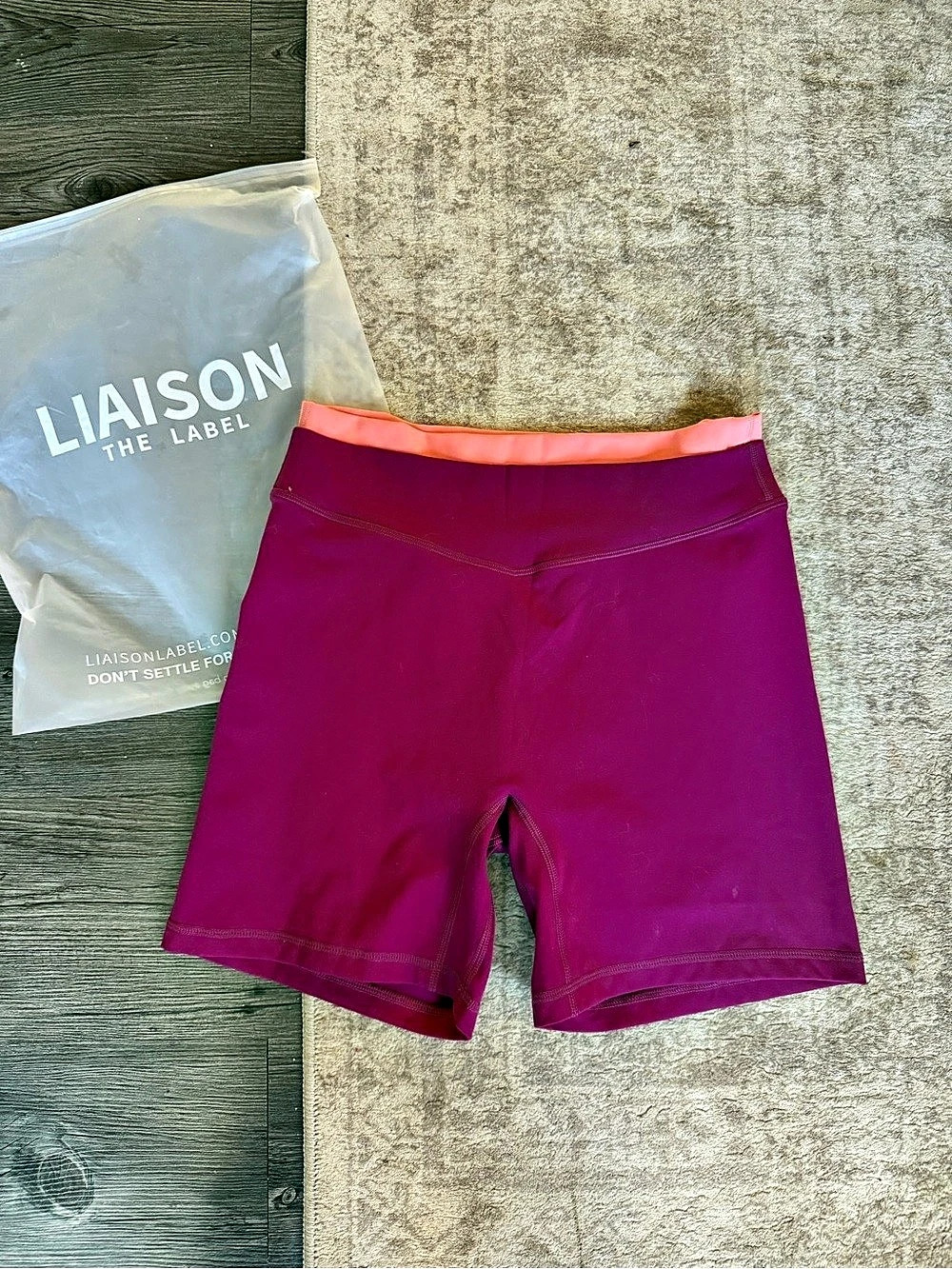Liaison the label sculpt short berry/guava